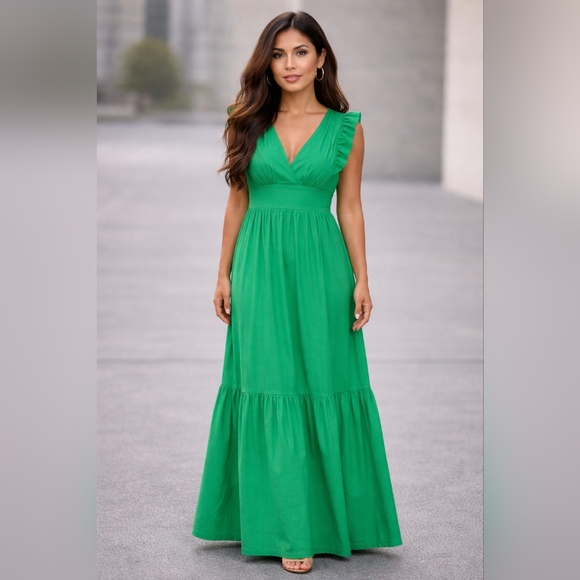 Maggy London Dresses & Skirts - Maggie London Green  V- Neck Sleeveless Solid Maxi  Dress Sz 8